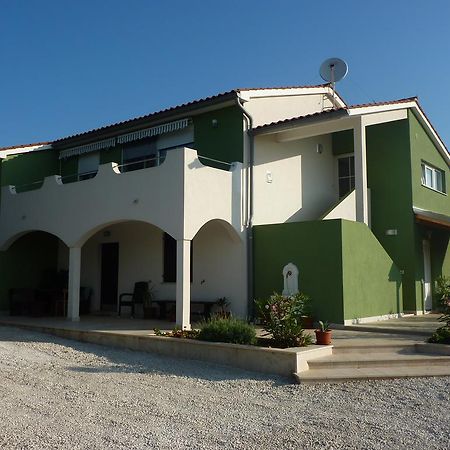 Apartment Greeny Galižana Exteriér fotografie